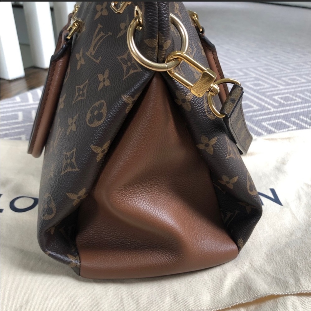 Authentic Louis Vuitton Pallas MM - Picture 6 of 16